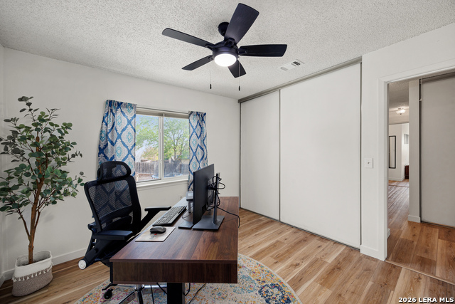 Image 29 of 42 For 16226 Pinetree