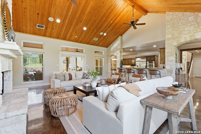 Image 10 of 62 For 333 Pike  