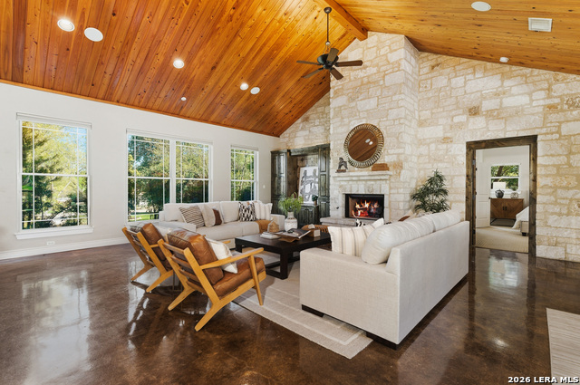 Image 13 of 62 For 333 Pike  