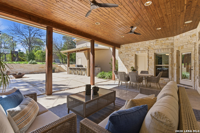 Image 4 of 62 For 333 Pike  