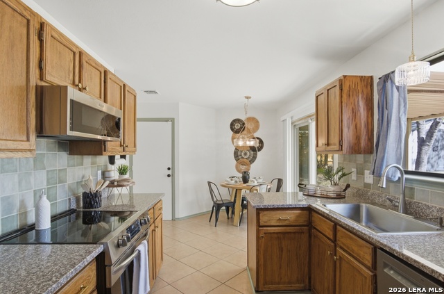 Image 14 of 25 For 15626 Knollhollow