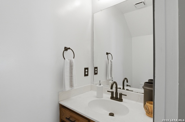 Image 19 of 25 For 15626 Knollhollow