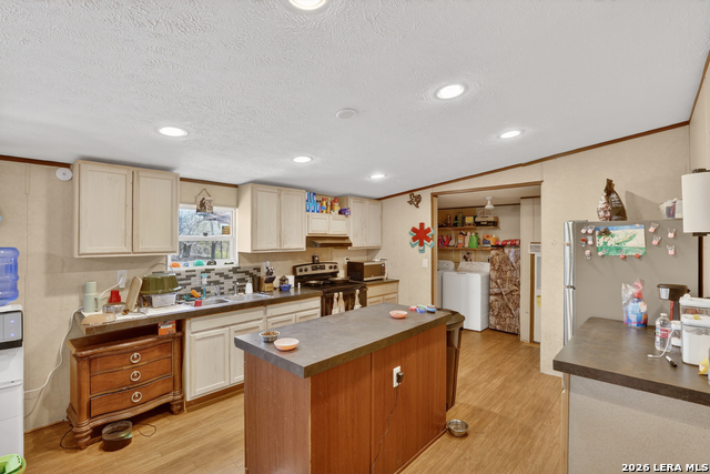 Listing photo id 19 for 1707 Medina Cir