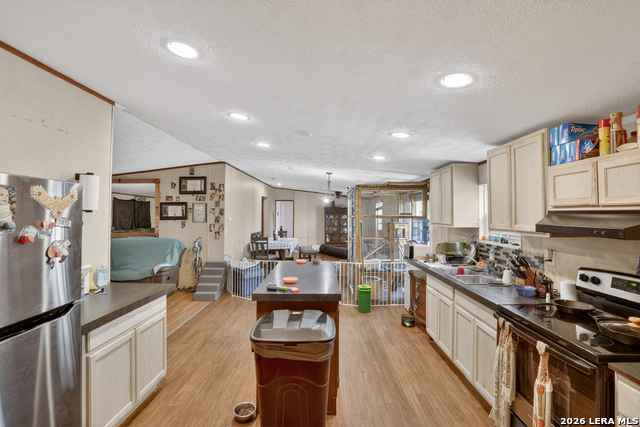 Listing photo id 20 for 1707 Medina Cir