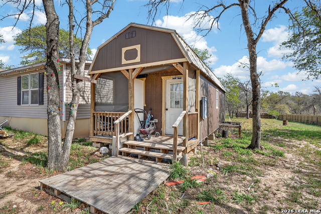 Listing photo id 2 for 1707 Medina Cir