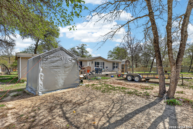 Listing photo id 3 for 1707 Medina Cir