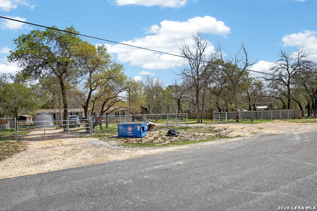 Listing photo id 5 for 1707 Medina Cir