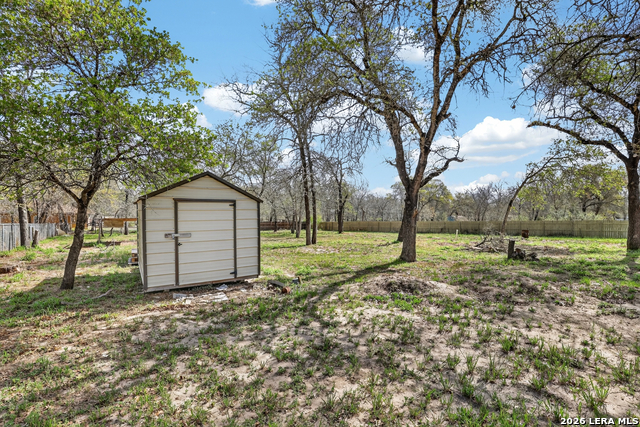 Listing photo id 7 for 1707 Medina Cir