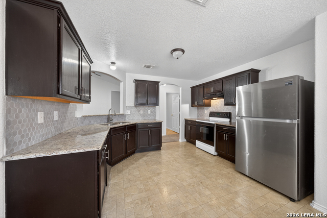 Image 11 of 38 For 2207 Opelousas Trl