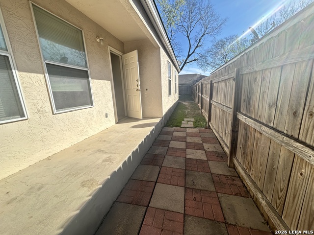 Listing photo id 5 for 5046 Anacacho St