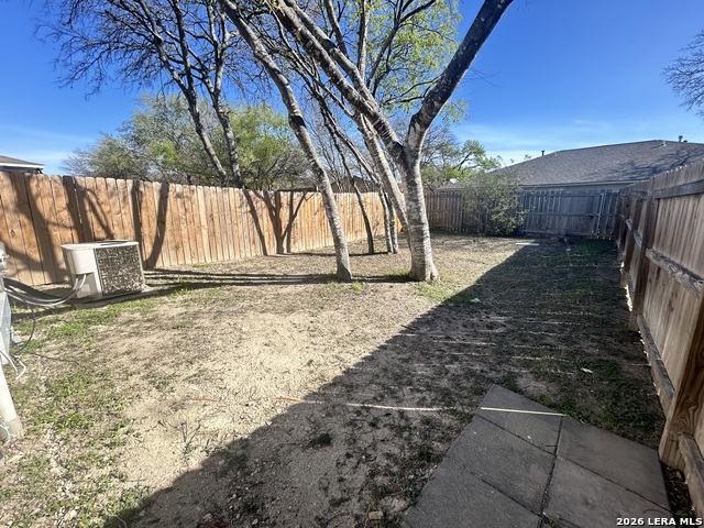 Listing photo id 6 for 5046 Anacacho St