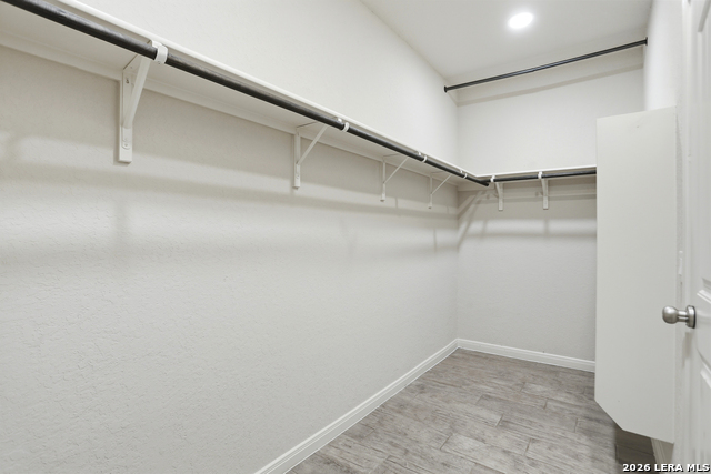 Image 21 of 34 For 13926 Westbury Falls