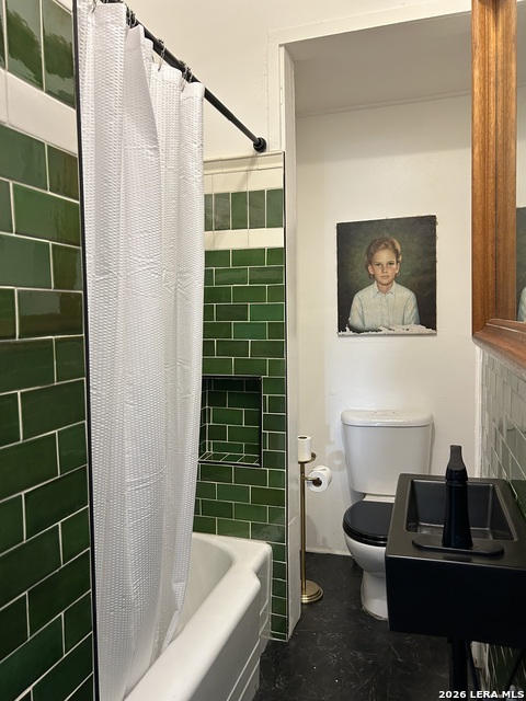 Image 14 of 19 For 2213 Flores N