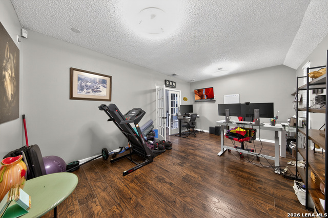 Listing photo id 11 for 13830 Brook Hollow