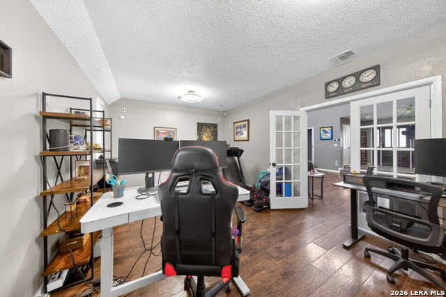 Listing photo id 12 for 13830 Brook Hollow