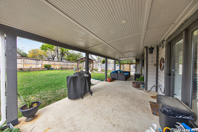 Listing photo id 26 for 13830 Brook Hollow