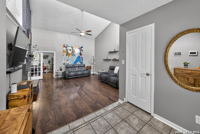 Listing photo id 4 for 13830 Brook Hollow