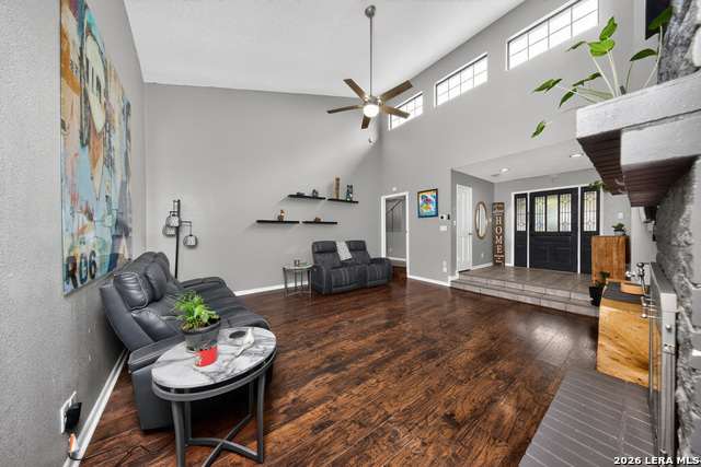 Listing photo id 5 for 13830 Brook Hollow