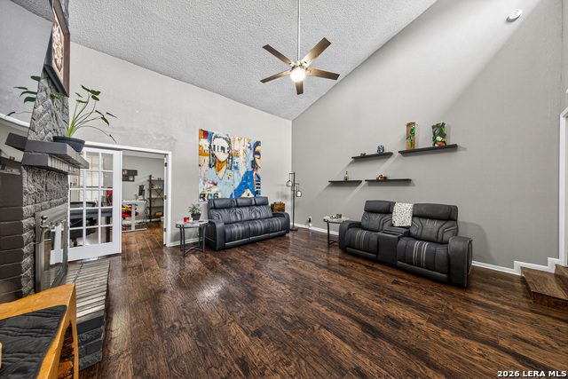 Listing photo id 6 for 13830 Brook Hollow