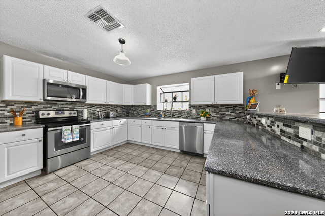 Listing photo id 7 for 13830 Brook Hollow