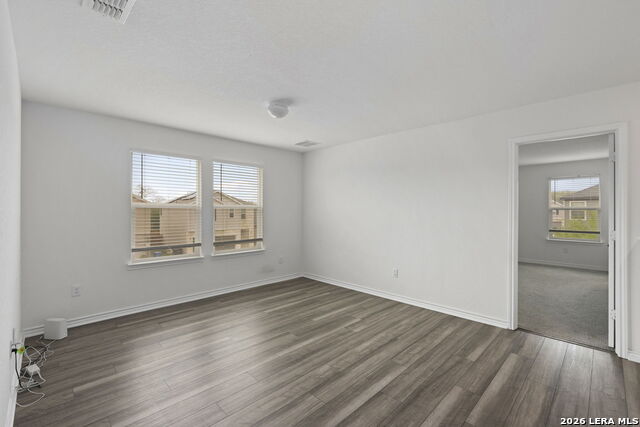 Listing photo id 9 for 4703 Plaza Center