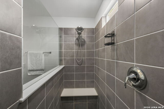 Listing photo id 14 for 4703 Plaza Center