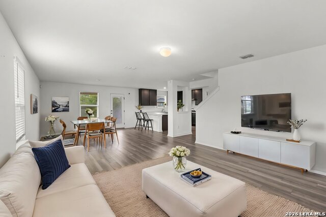 Listing photo id 0 for 4703 Plaza Center