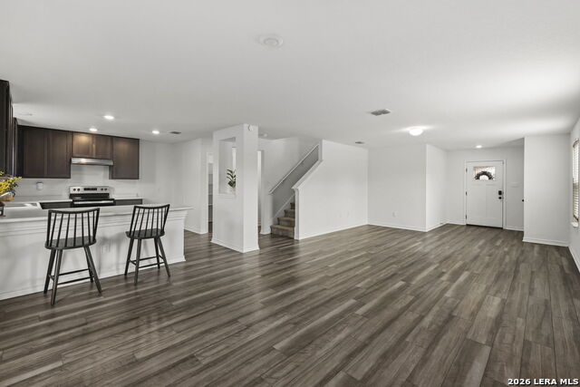 Listing photo id 1 for 4703 Plaza Center