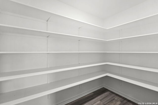 Listing photo id 6 for 4703 Plaza Center