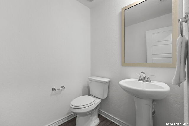 Listing photo id 7 for 4703 Plaza Center