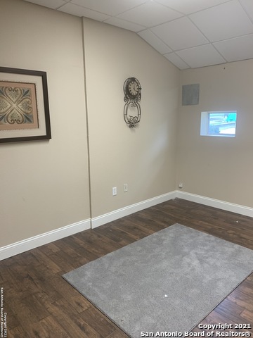 Listing photo id 2 for 128 W Bandera Rd  Suites