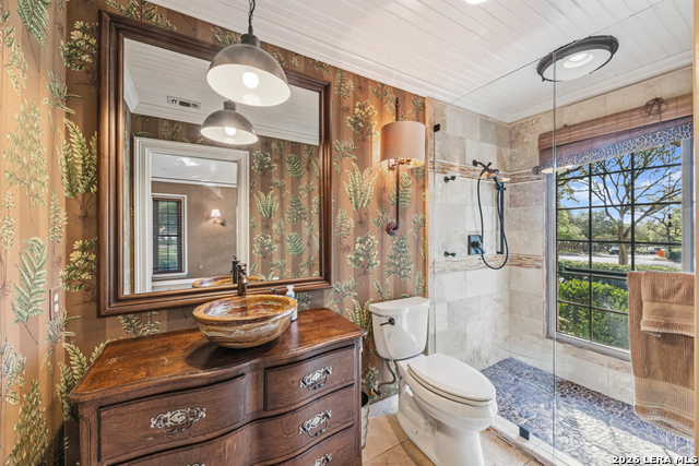 Image 18 of 50 For 21749 Forest Waters