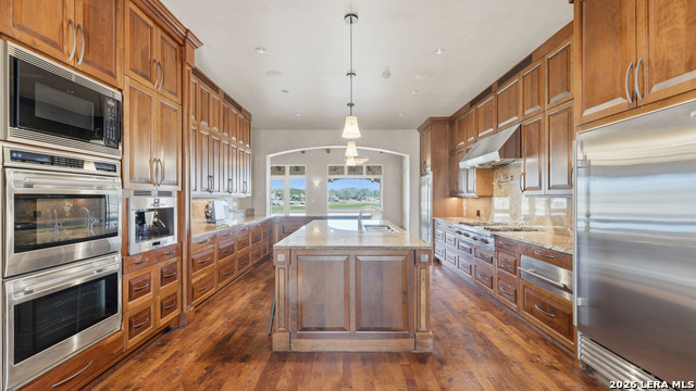 Image 11 of 47 For 930 Lakeview