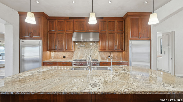 Image 12 of 47 For 930 Lakeview