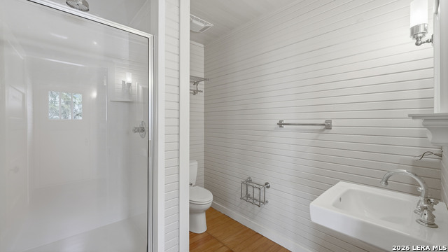 Image 31 of 47 For 930 Lakeview
