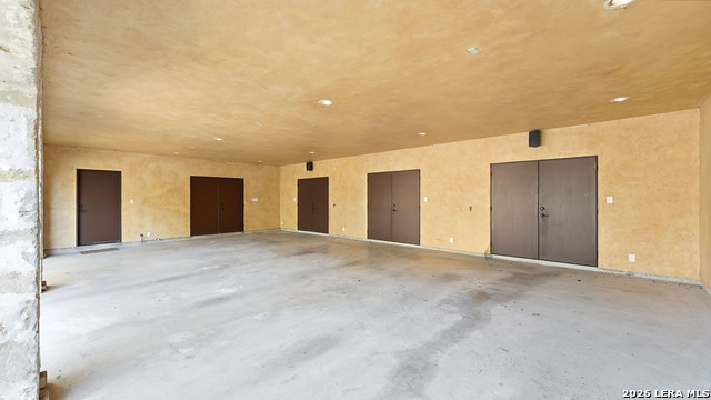 Image 37 of 47 For 930 Lakeview