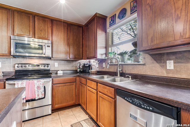 Image 8 of 22 For 1015 Magnolia