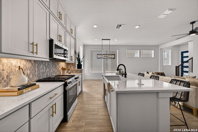 Image 13 of 33 For 20675 Huebner Rd  527