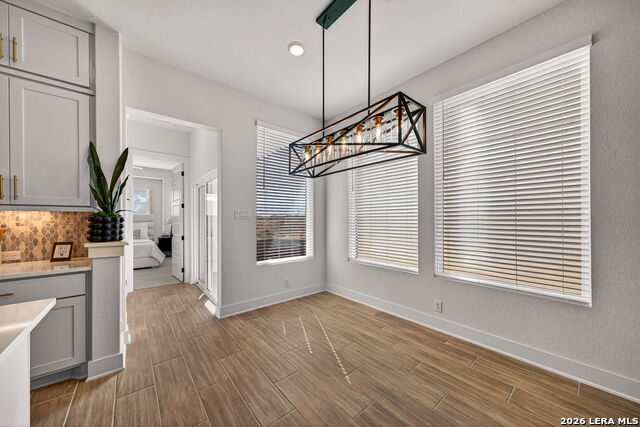 Image 15 of 33 For 20675 Huebner Rd  527