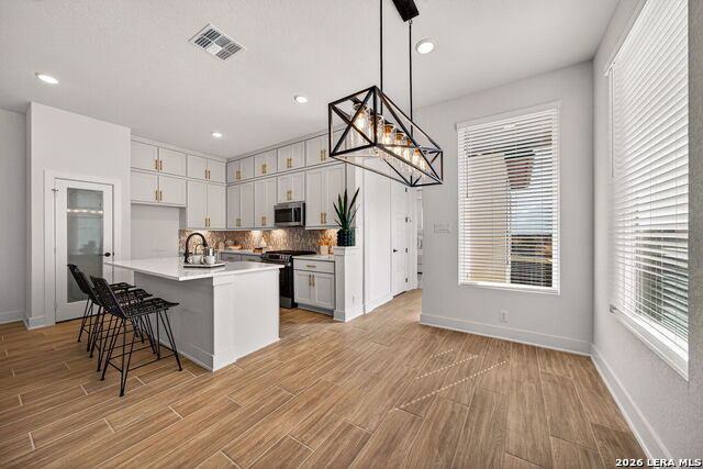 Image 16 of 33 For 20675 Huebner Rd  527