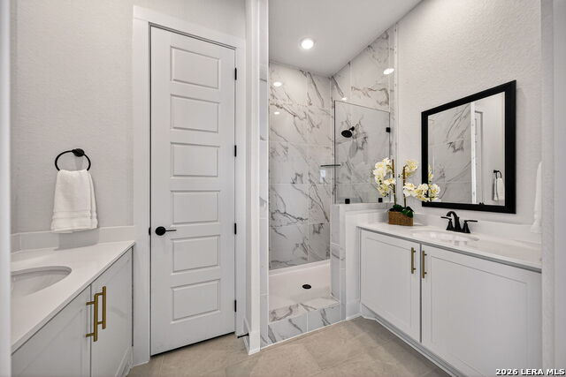 Image 20 of 33 For 20675 Huebner Rd  527