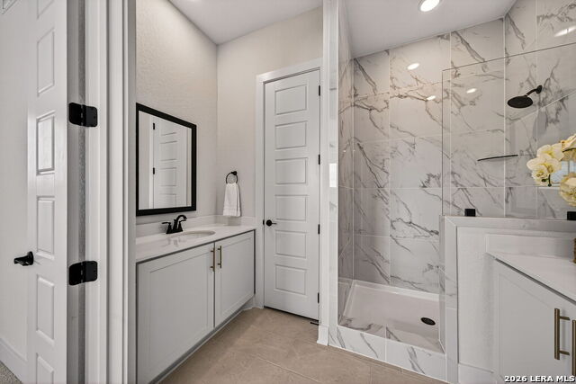 Image 21 of 33 For 20675 Huebner Rd  527