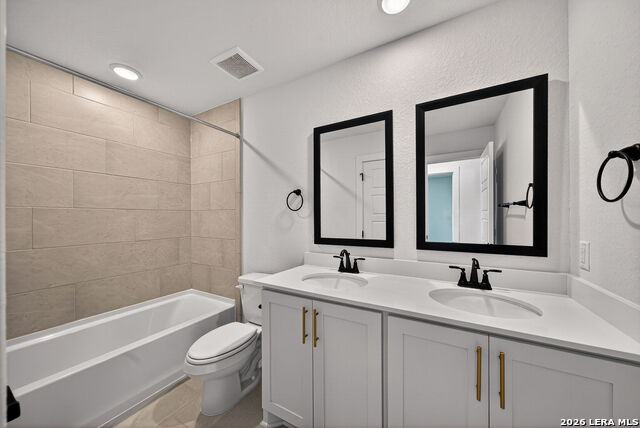 Image 25 of 33 For 20675 Huebner Rd  527