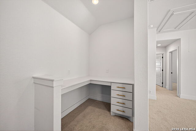 Image 29 of 33 For 20675 Huebner Rd  527