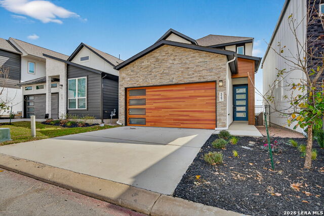 Image 3 of 33 For 20675 Huebner Rd  527