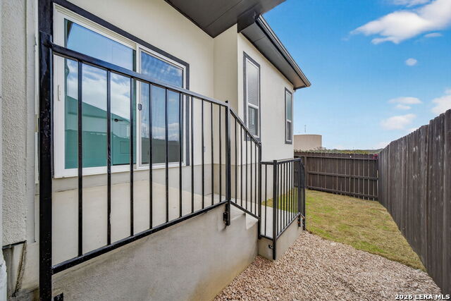 Image 32 of 33 For 20675 Huebner Rd  527