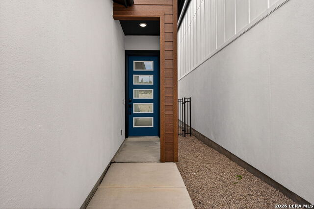 Image 4 of 33 For 20675 Huebner Rd  527