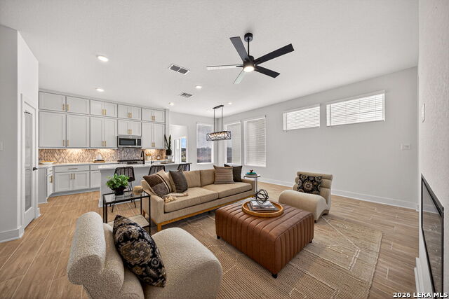 Image 7 of 33 For 20675 Huebner Rd  527