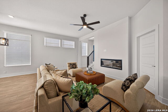 Image 8 of 33 For 20675 Huebner Rd  527