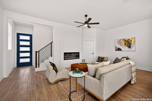 Image 9 of 33 For 20675 Huebner Rd  527